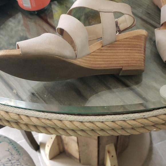 Franco Sarto shoes - Picture 2 of 4